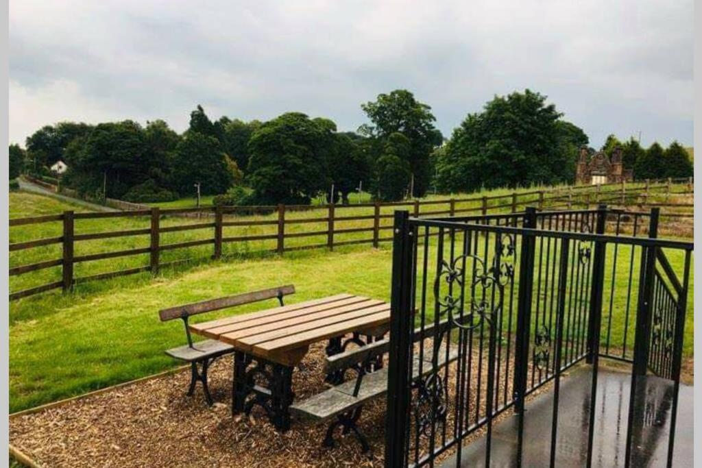 Malthouse Farm Cottage Carriage Dilhorne エクステリア 写真